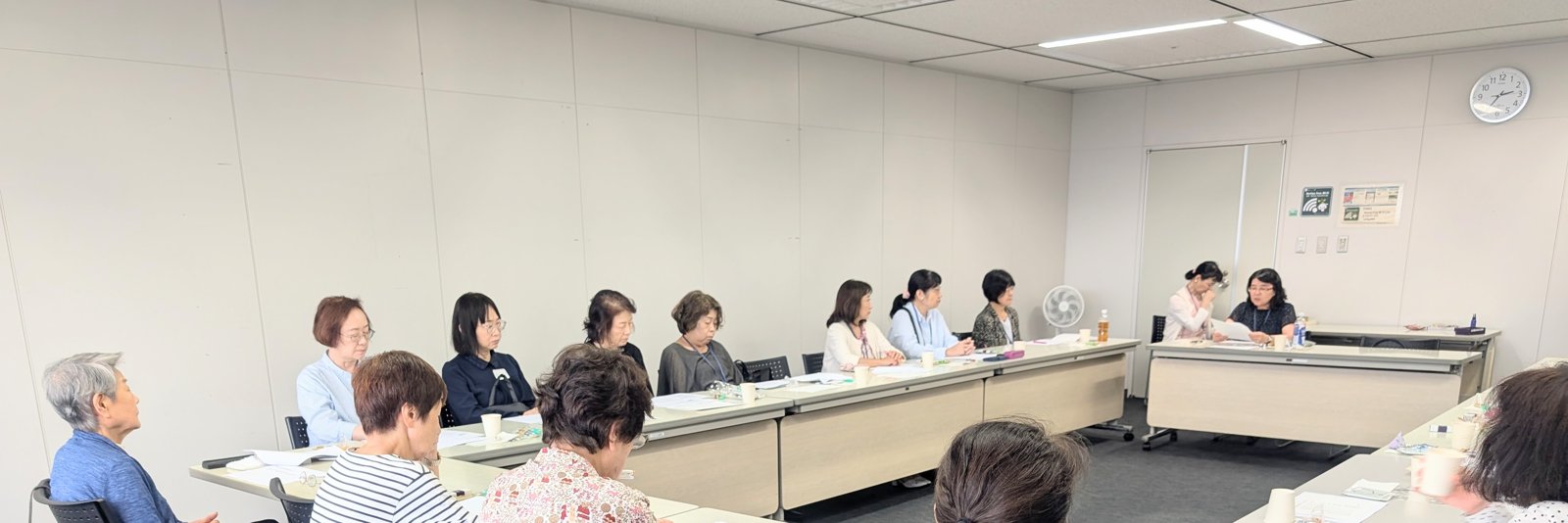 明大こまちの会茶話会の様子